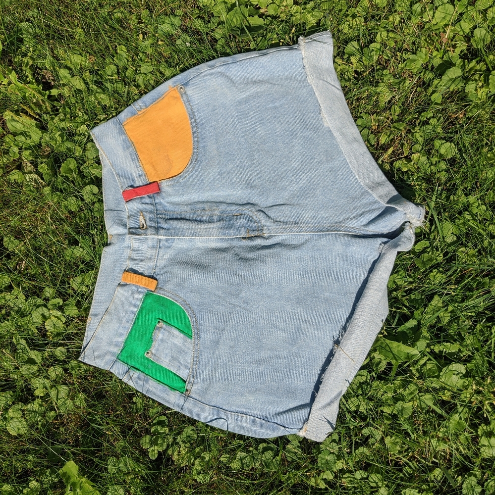 Shekou small vintage colourful shorts
